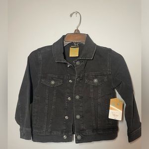 Kids jacket brand new with tags! Great condition! 🖤